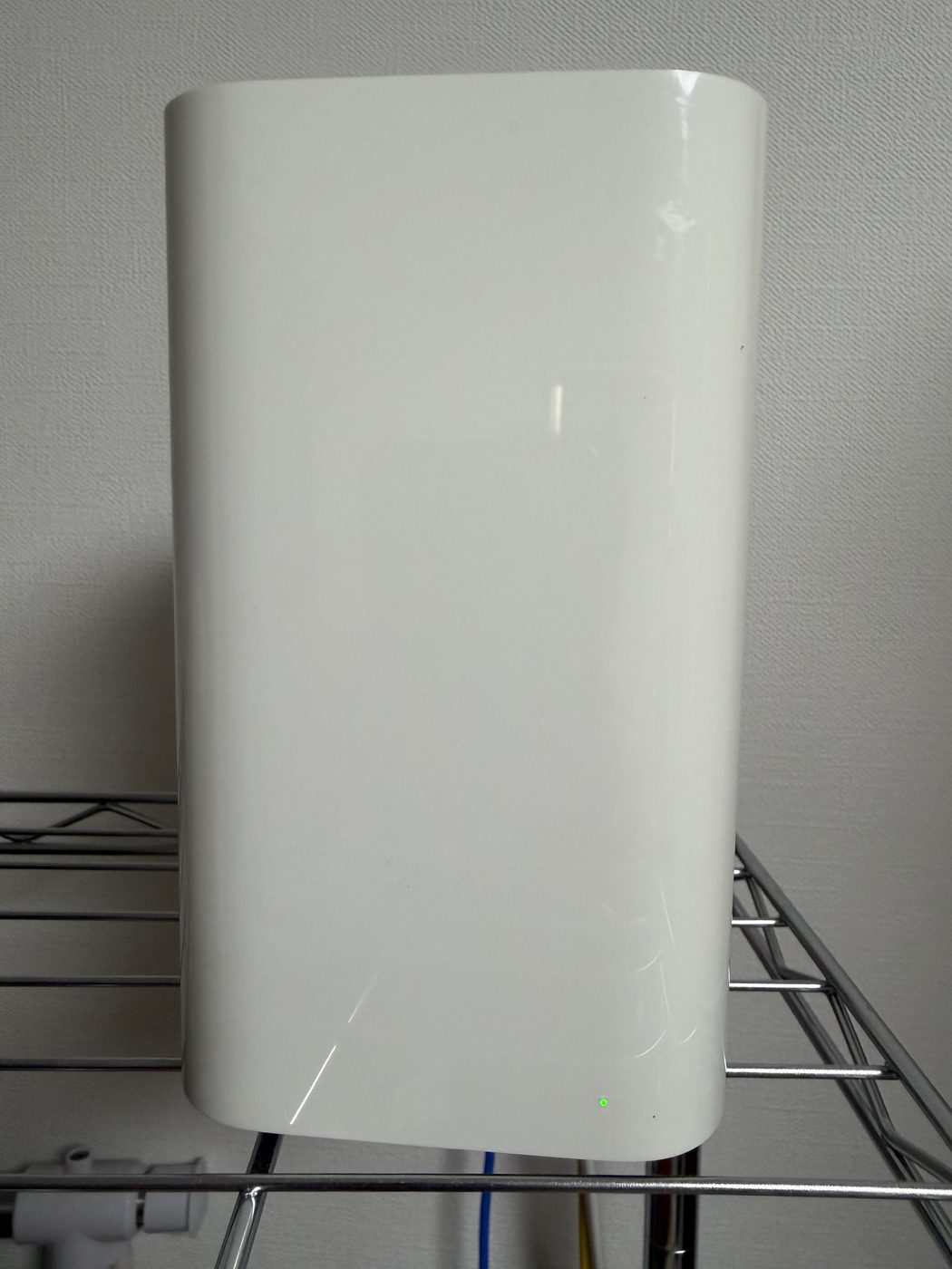 押し入れから出してきたAirMac Time Capsule。2階に有線が届いたので2.4GHzのアクセスポイントとして復活した